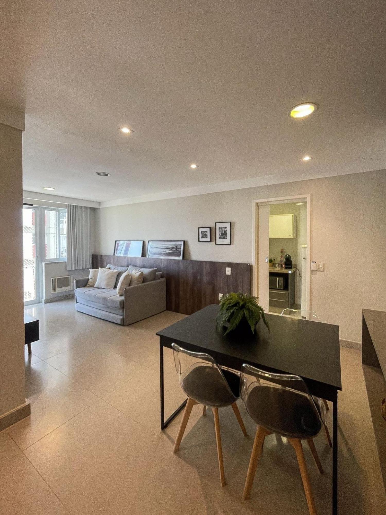 Apartamento Espetacular Dois Quartos Com No Leblon *